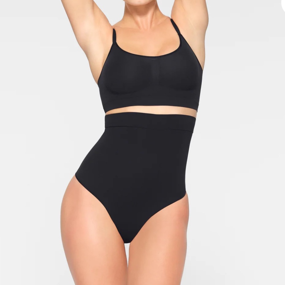 SKIMS Everyday Sculpt Highwaisted Thong